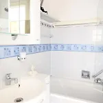 2-zimmer-appartement Im 1. Obergeschoss Mit Hallenschwimmbad Und Sauna.