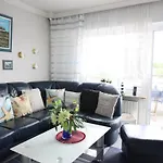 Apartment 2-zimmer-appartement Im 1. Obergeschoss Mit Hallenschwimmbad Und Sauna.
