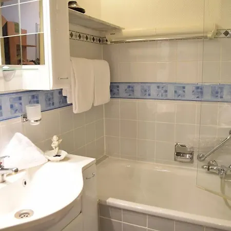 2-zimmer-appartement Im 1. Obergeschoss Mit Hallenschwimmbad Und Sauna.