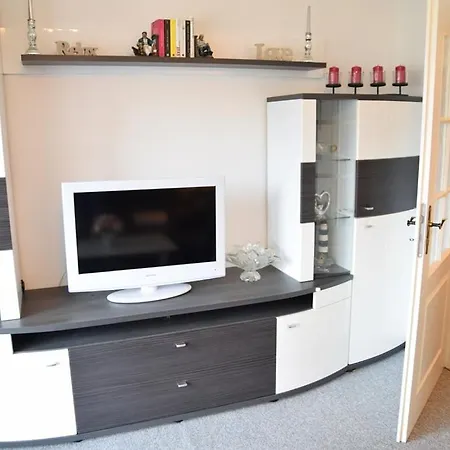 2-zimmer-appartement Im 1. Obergeschoss Mit Hallenschwimmbad Und Sauna. *