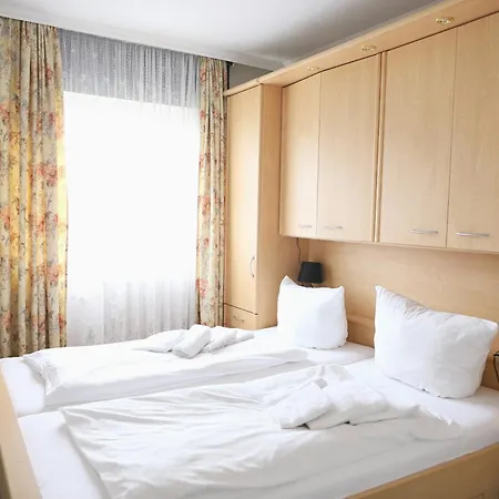 2-zimmer-appartement Im 1. Obergeschoss Mit Hallenschwimmbad Und Sauna. *