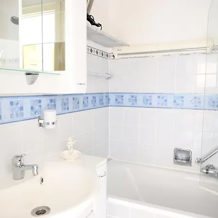 2-zimmer-appartement Im 1. Obergeschoss Mit Hallenschwimmbad Und Sauna.