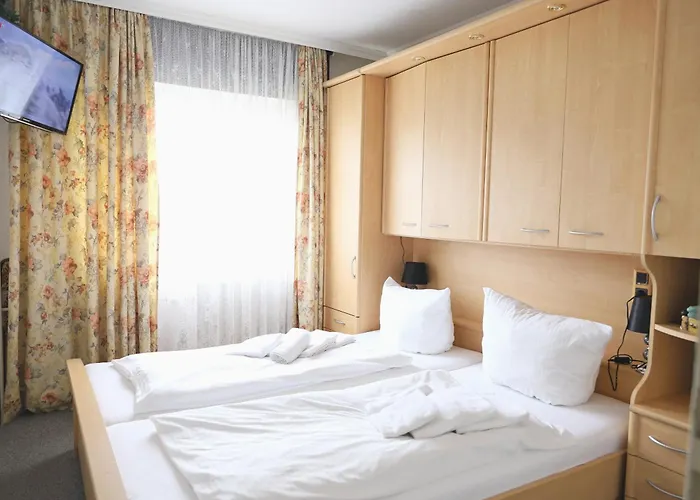 2-zimmer-appartement Im 1. Obergeschoss Mit Hallenschwimmbad Und Sauna. *