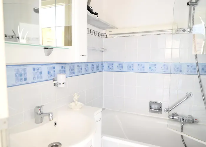 2-zimmer-appartement Im 1. Obergeschoss Mit Hallenschwimmbad Und Sauna.